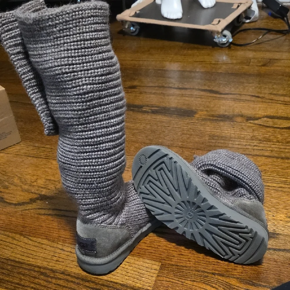UGG Gray Knit Boots - Picture 4 of 5